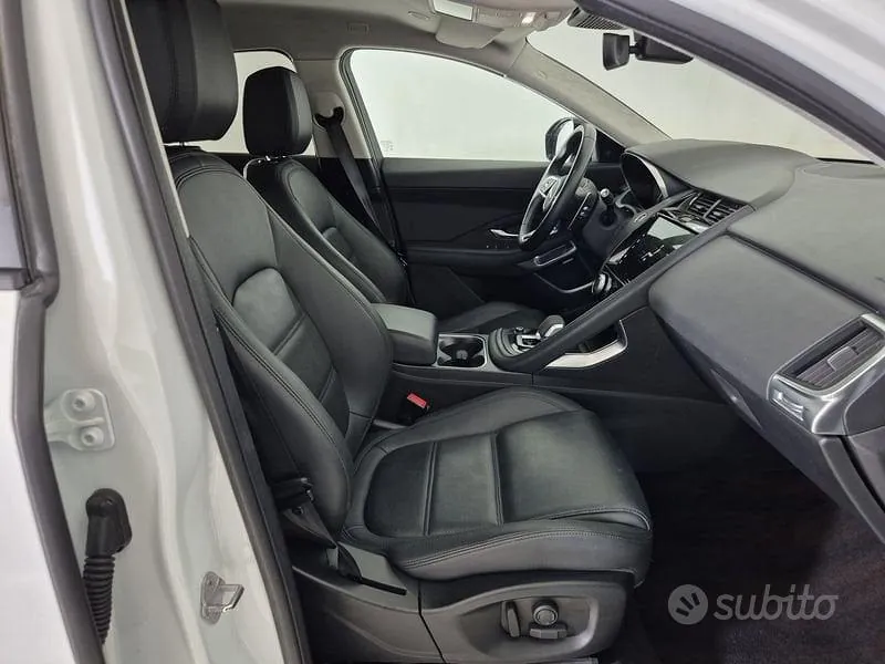 Jaguar E-Pace 2022 photo 3