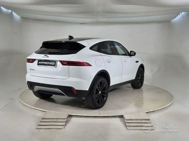 Jaguar E-Pace 2022 photo 2