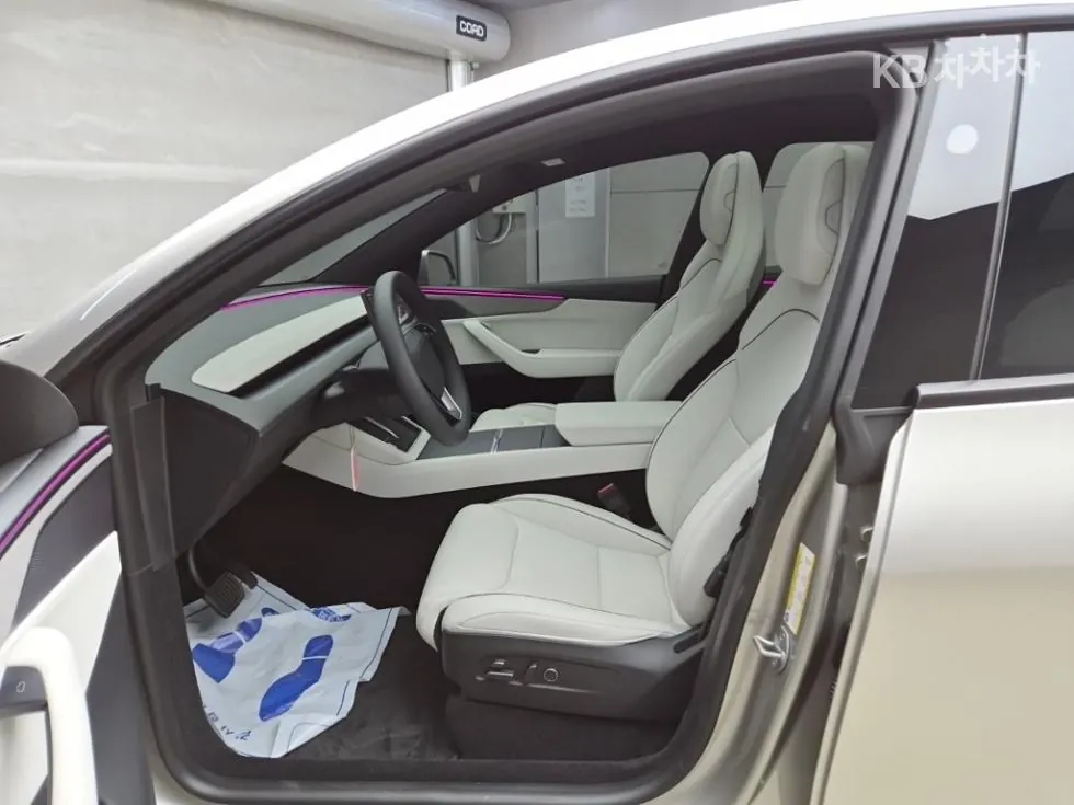 Tesla Model Y 2026 photo 5