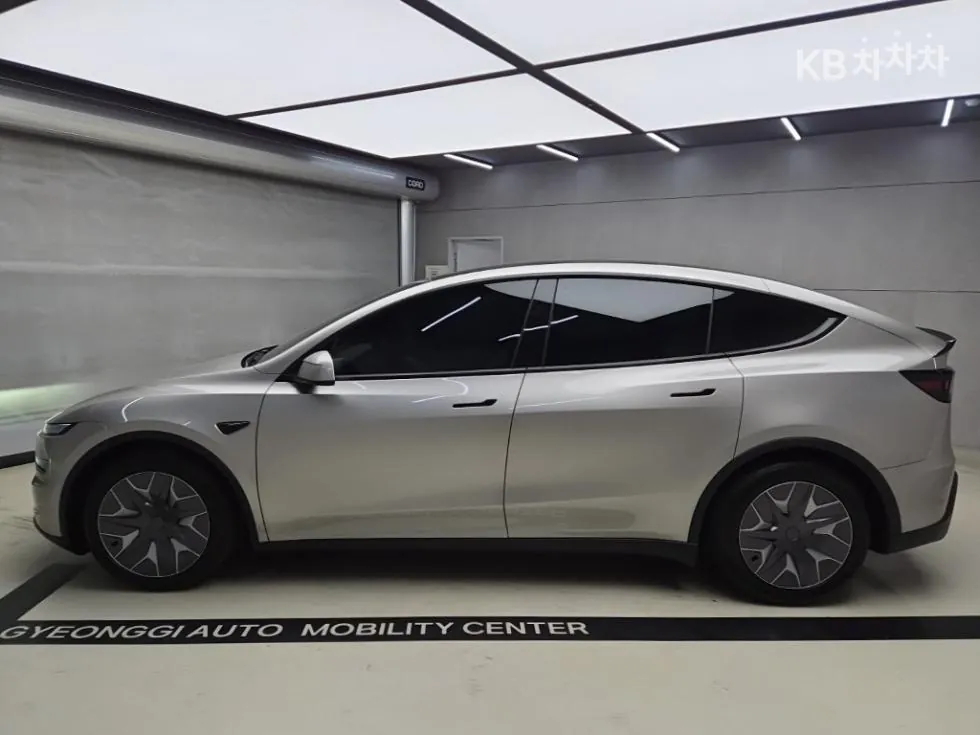Tesla Model Y 2026 photo 4