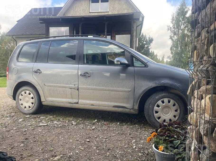 Volkswagen Touran 2005 photo 2
