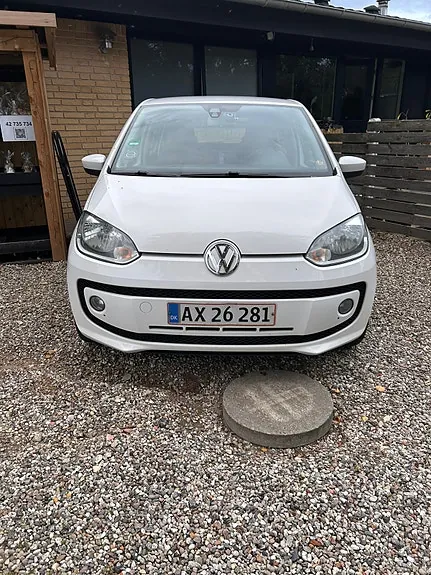 Volkswagen Up 2015 photo 2