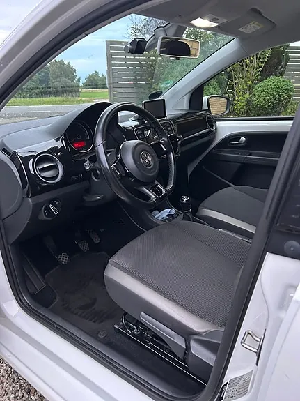 Volkswagen Up 2015 photo 3