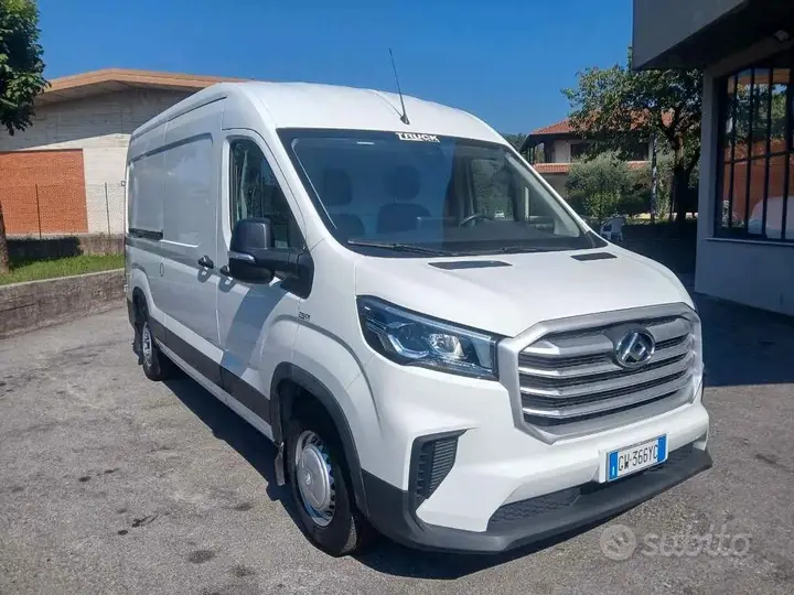 Maxus Deliver9