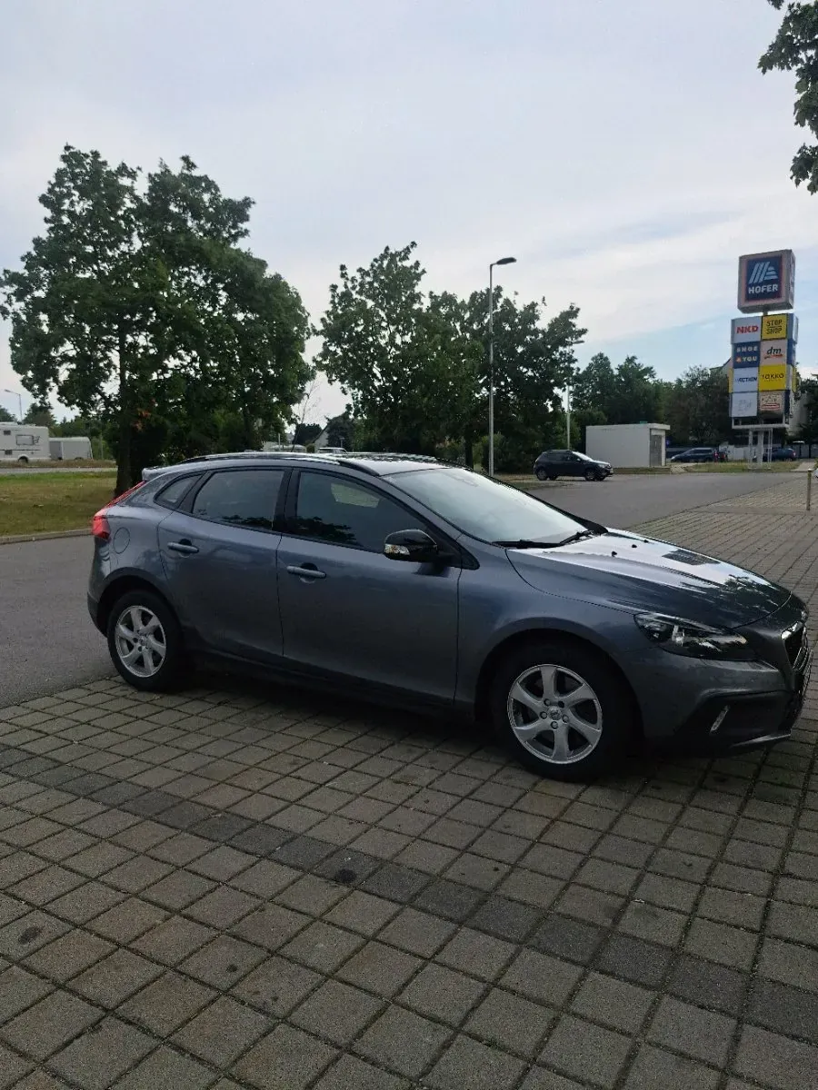 Volvo V40 2017 photo 2