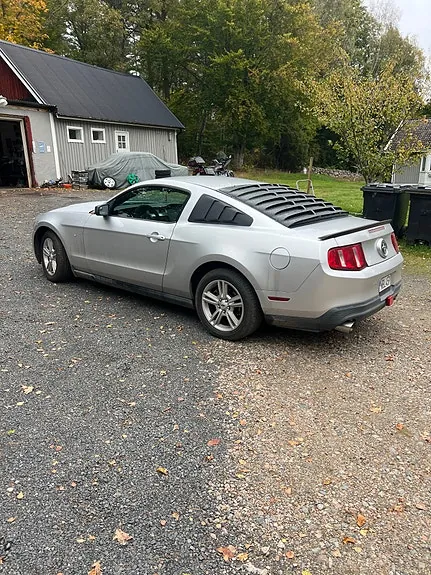 Ford Mustang 2011 photo 2