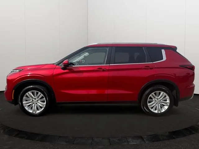 Mitsubishi Outlander 2024 photo 3
