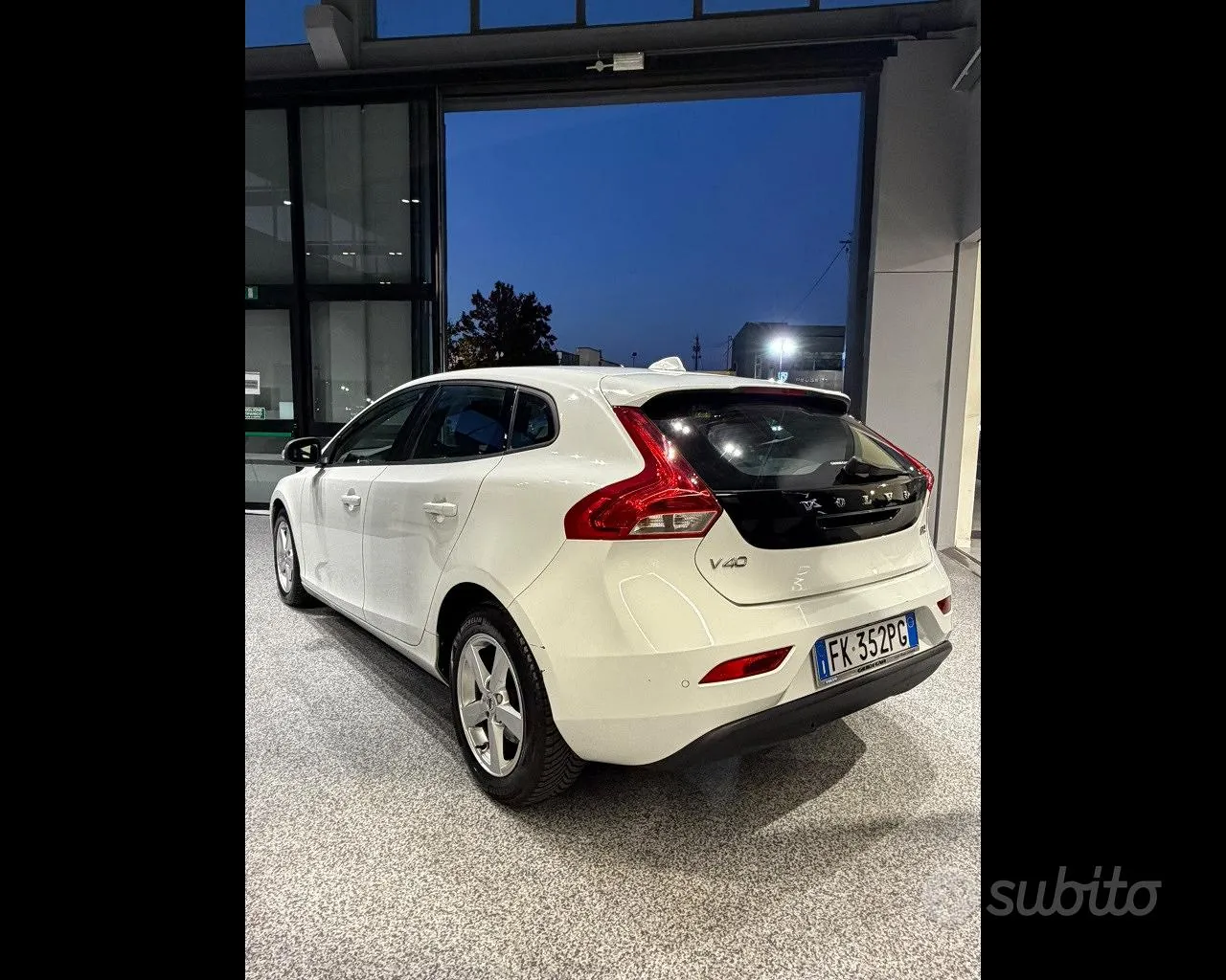Volvo V40 2017 photo 3