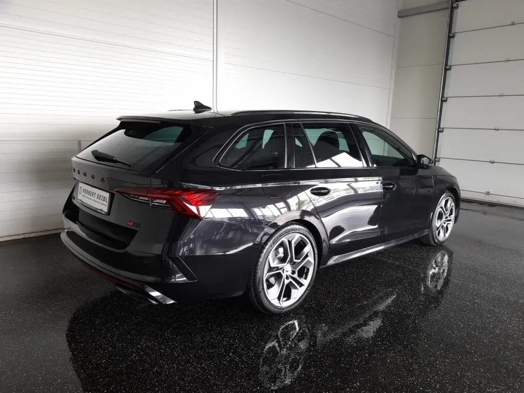 Skoda Octavia 2023 photo 2