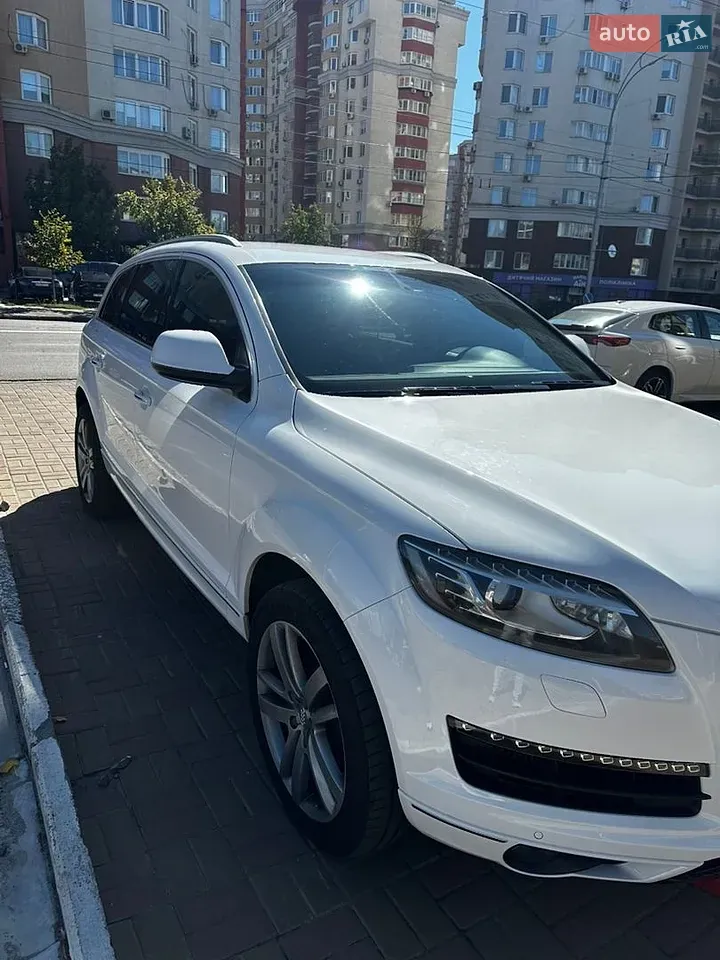 Audi Q7 2011 photo 2