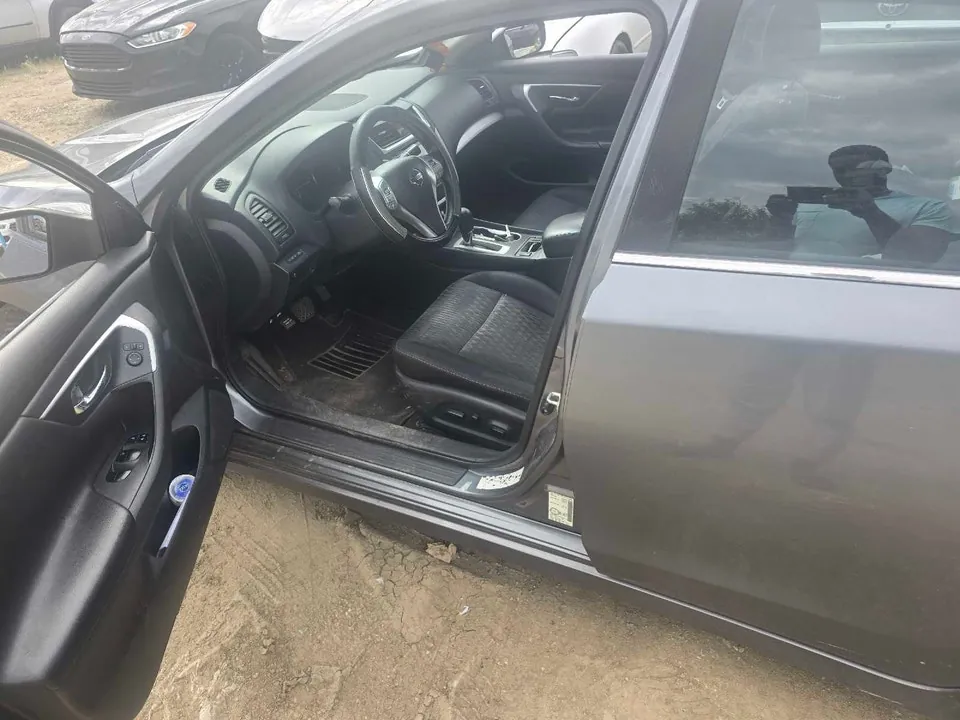 Nissan Altima 2018 photo 2