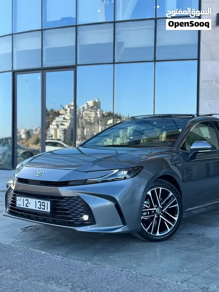 Toyota Camry 2025 photo 2
