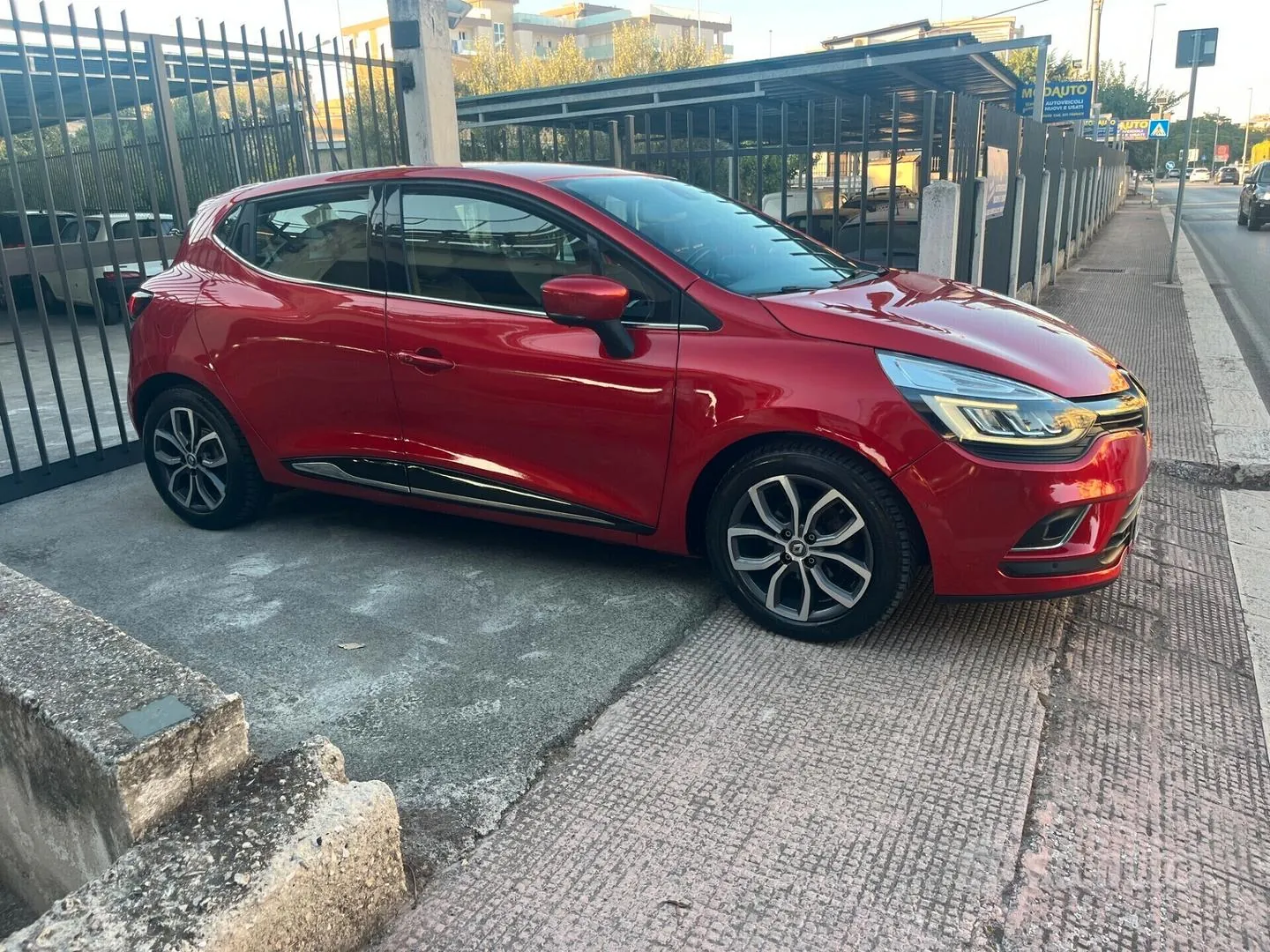 Renault Clio 2017 photo 2