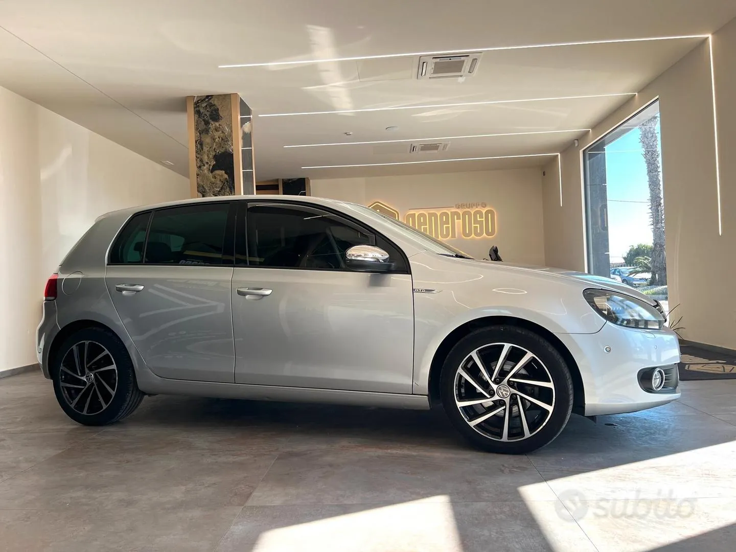 Volkswagen Golf 2011 photo 2