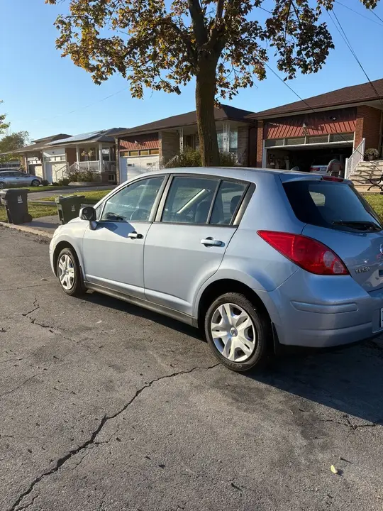 Nissan Versa 2010 photo 4