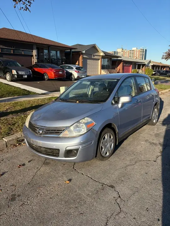 Nissan Versa 2010 photo 2