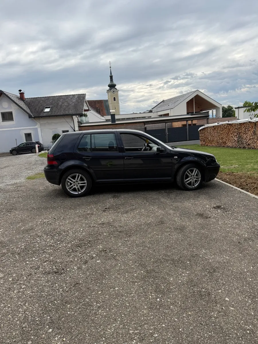 Volkswagen Golf 2002 photo 2