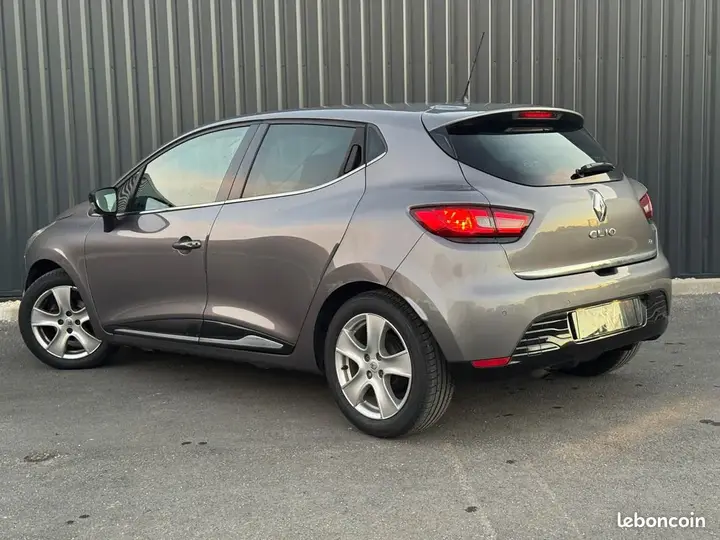 Renault Clio 2015 photo 2