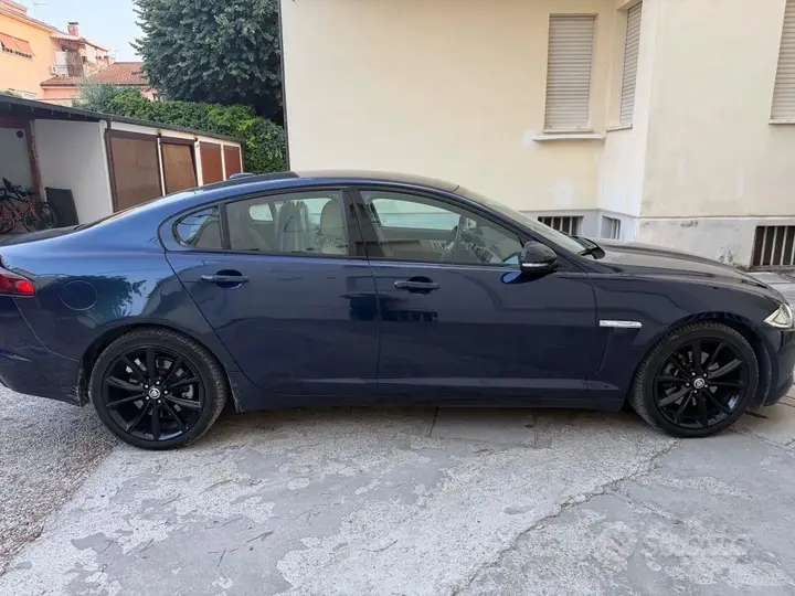 Jaguar Xf 2012 photo 4