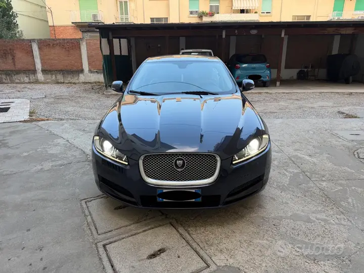 Jaguar Xf 2012 photo 2