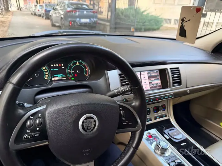 Jaguar Xf 2012 photo 5
