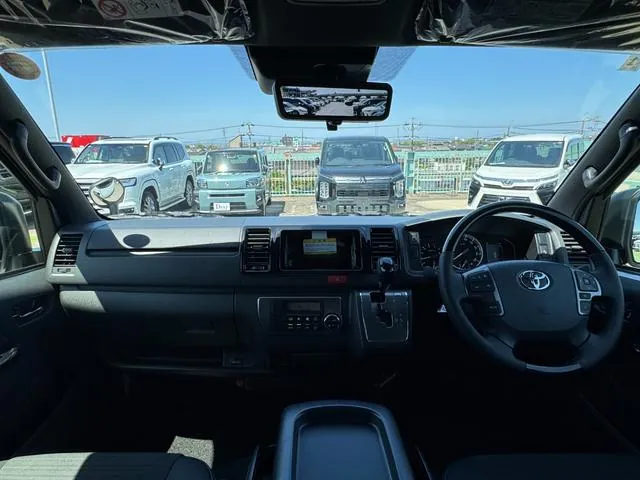 Toyota Hiace Van 2026 photo 3