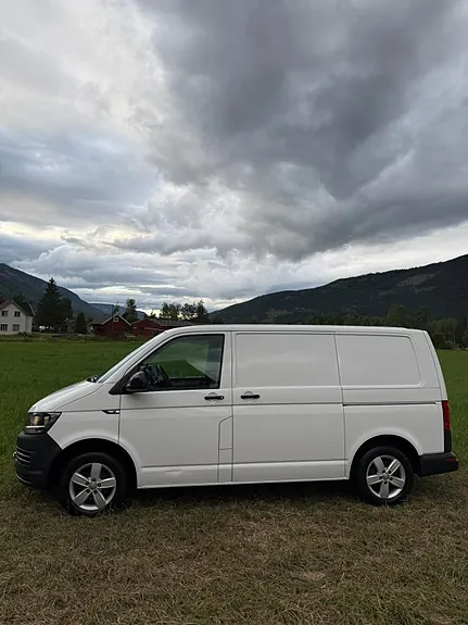 Volkswagen Transporter 2018 photo 2