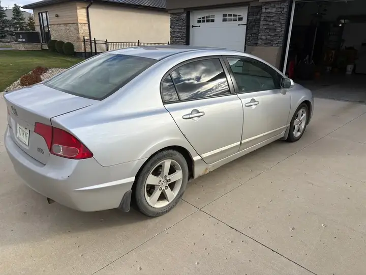 Honda Civic 2007 photo 2
