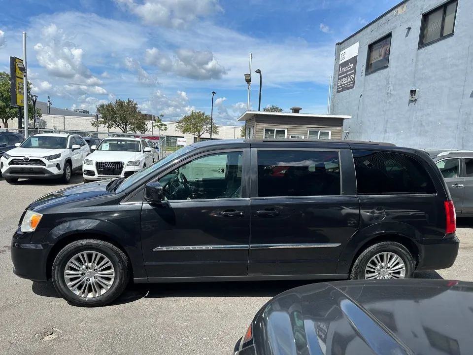 Chrysler Town & Country 2016 photo 3