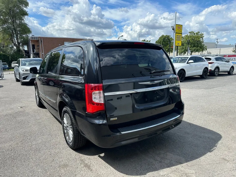 Chrysler Town & Country 2016 photo 4