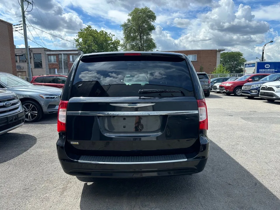 Chrysler Town & Country 2016 photo 5