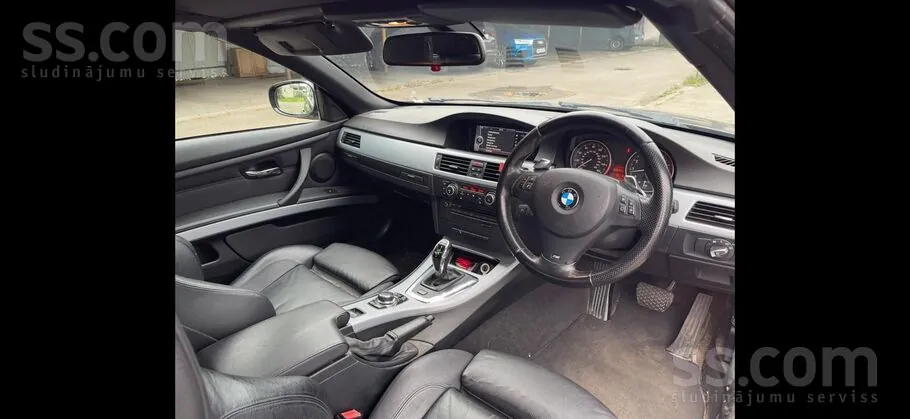 BMW 335 2010 photo 4