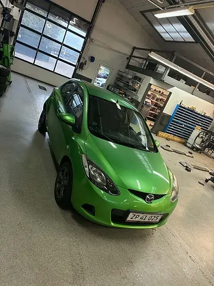 Mazda 2 2008 photo 2