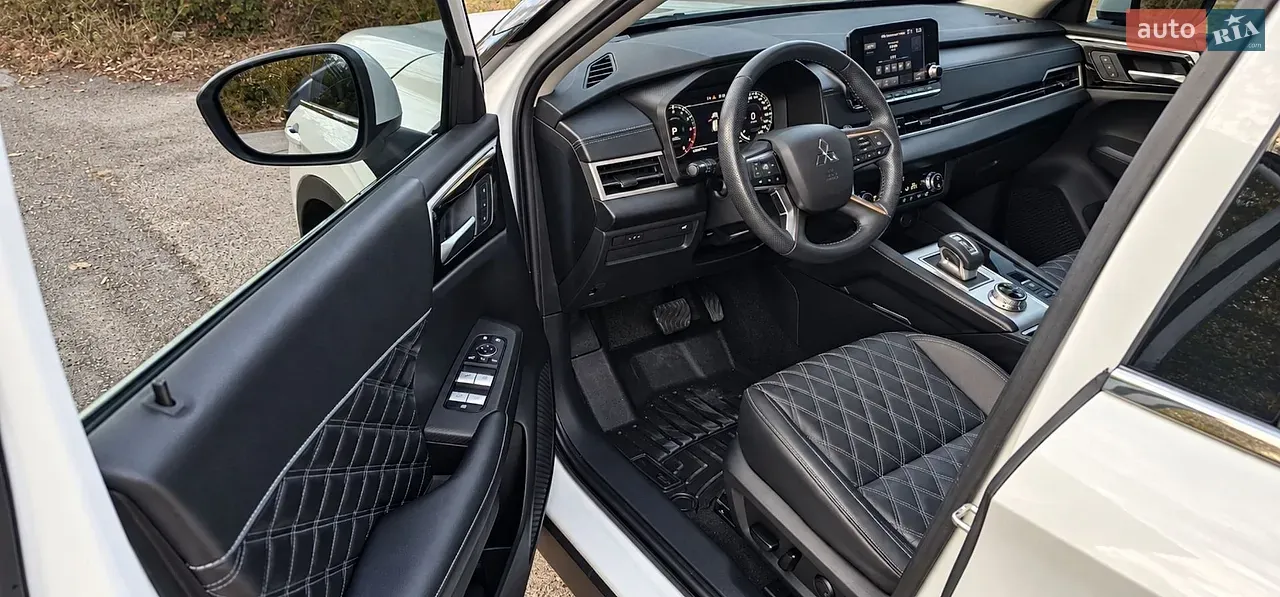 Mitsubishi Outlander 2023 photo 5