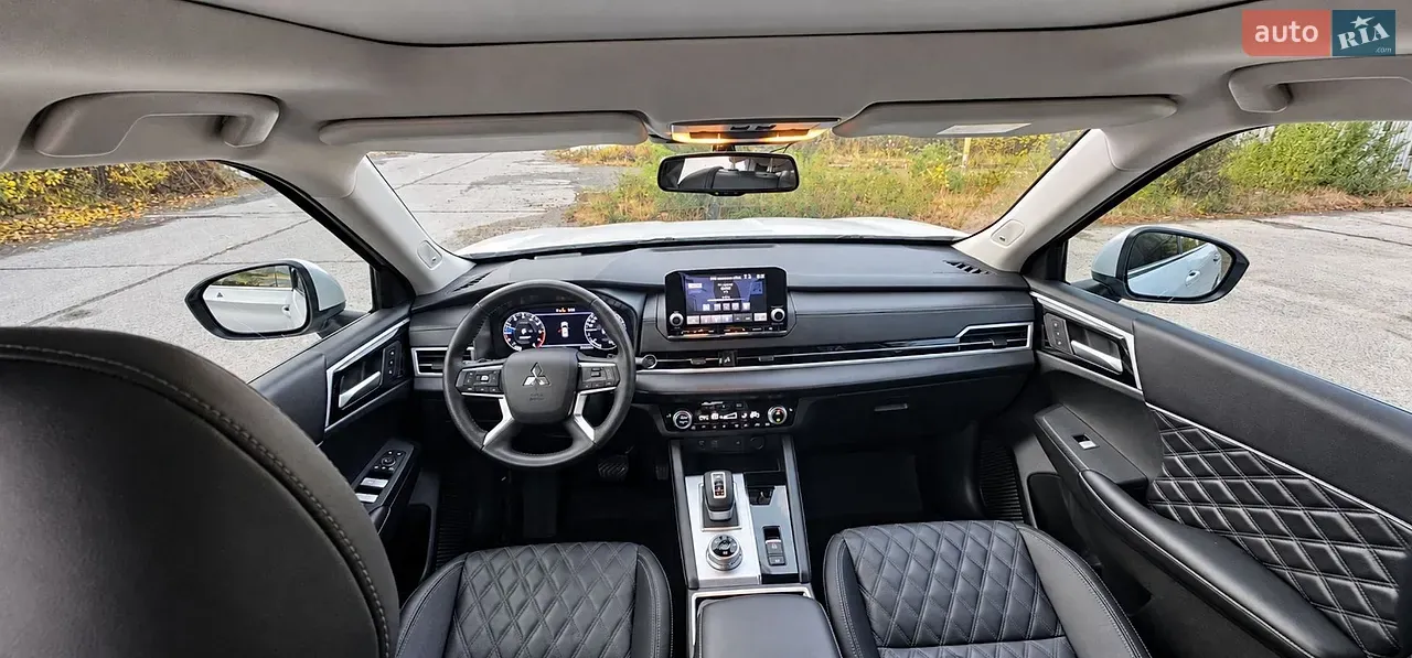 Mitsubishi Outlander 2023 photo 3