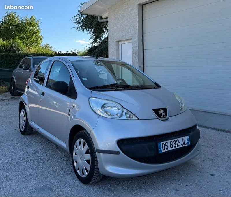 Peugeot 107 2008 photo 2