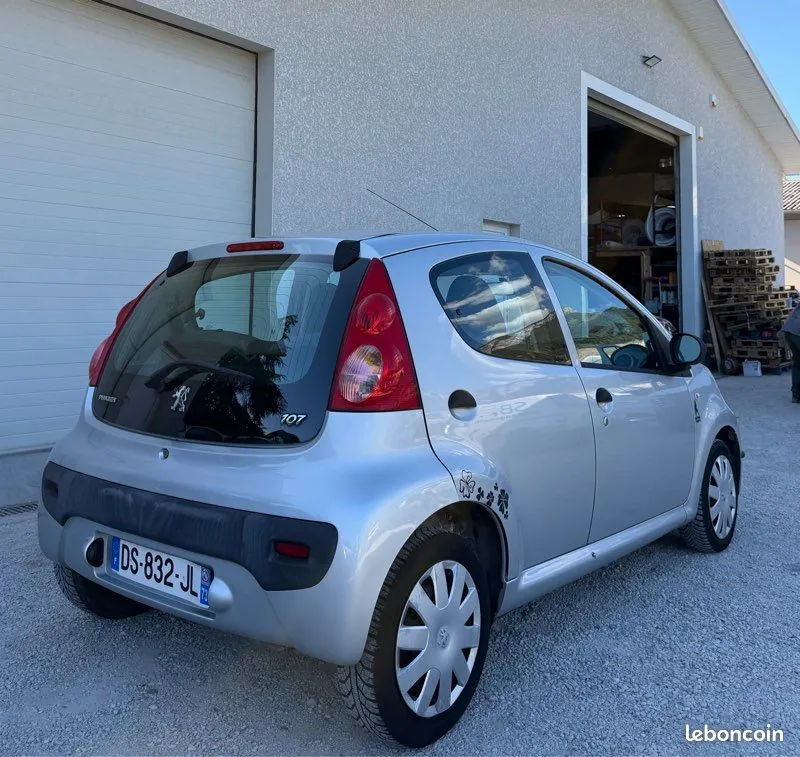 Peugeot 107 2008 photo 4