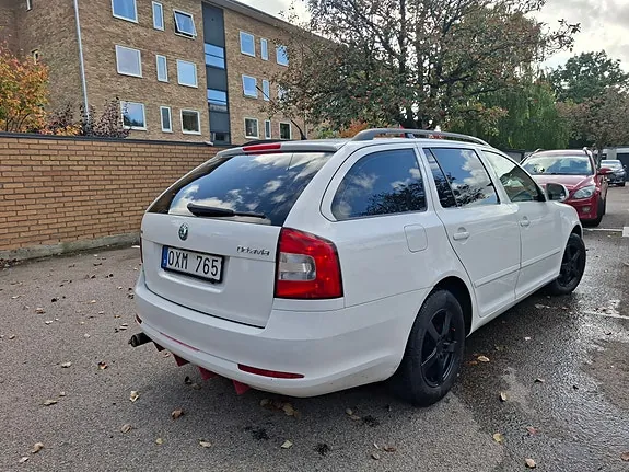 Skoda Octavia 2011 photo 4