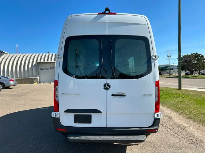 Mercedes-Benz Sprinter Van 2019 photo 4