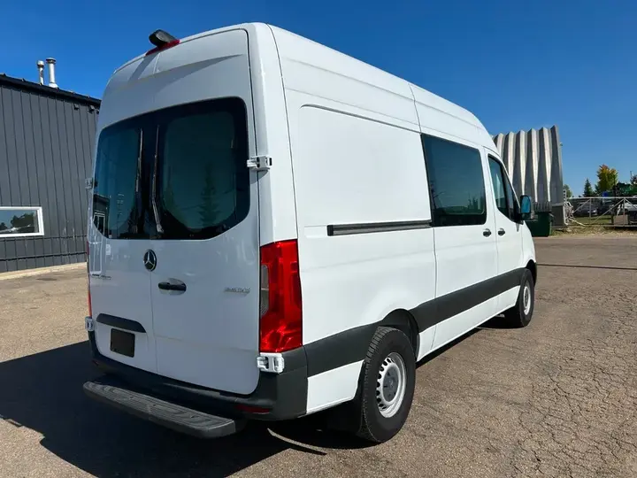 Mercedes-Benz Sprinter Van 2019 photo 5