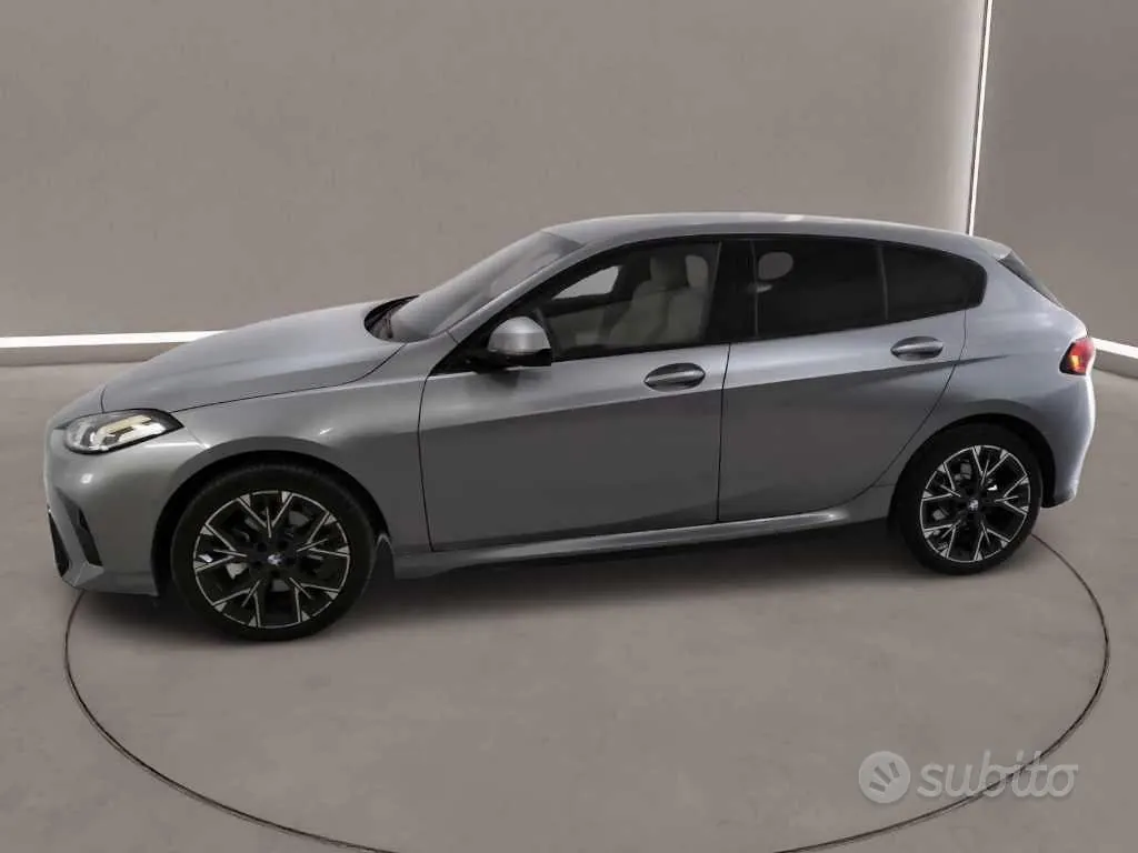 BMW 1 Series 2025 photo 4