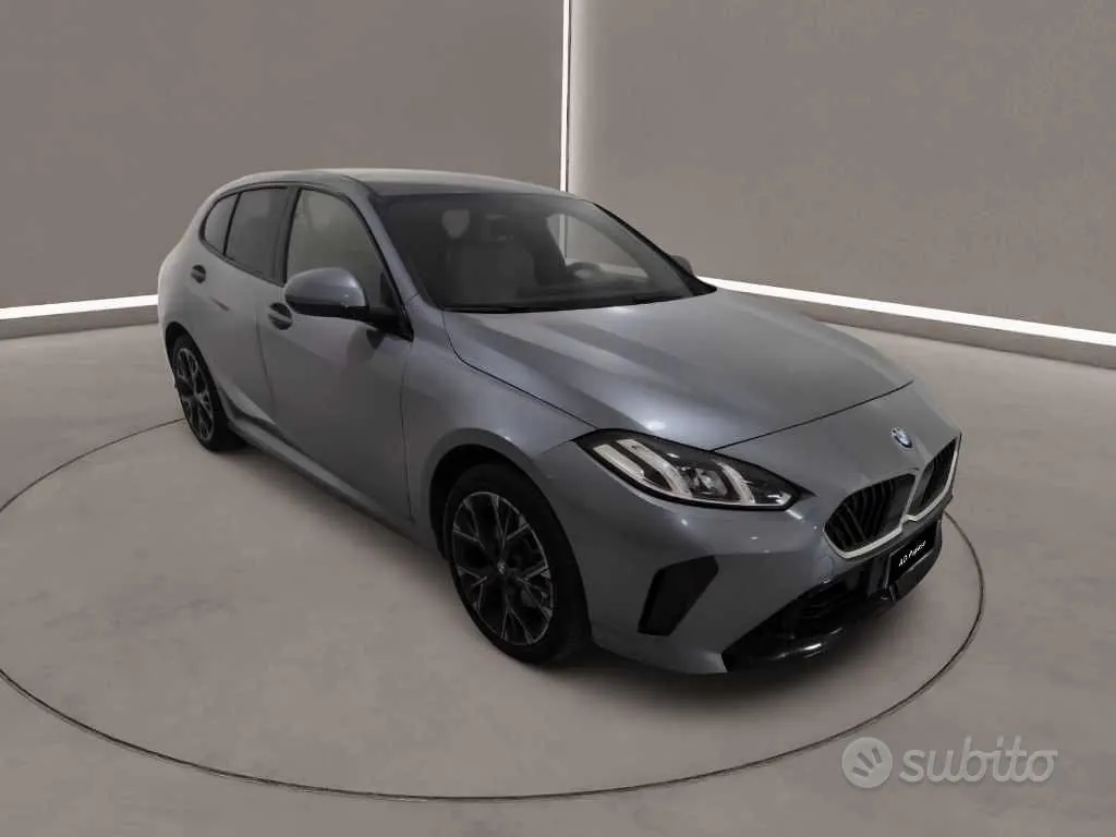 BMW 1 Series 2025 photo 2