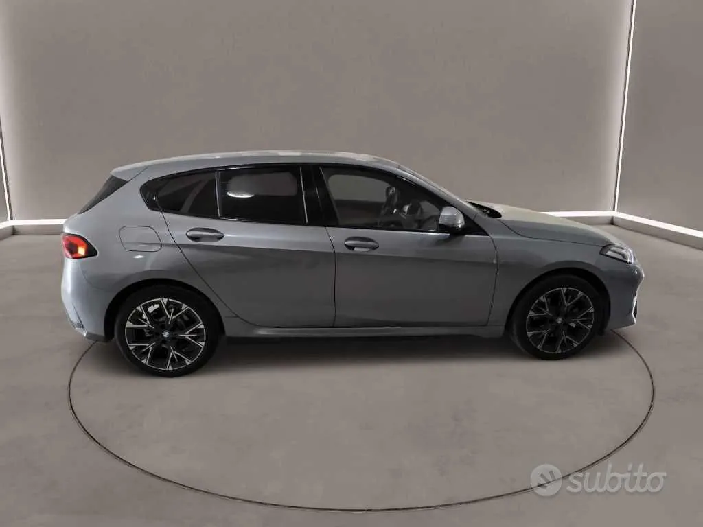 BMW 1 Series 2025 photo 3