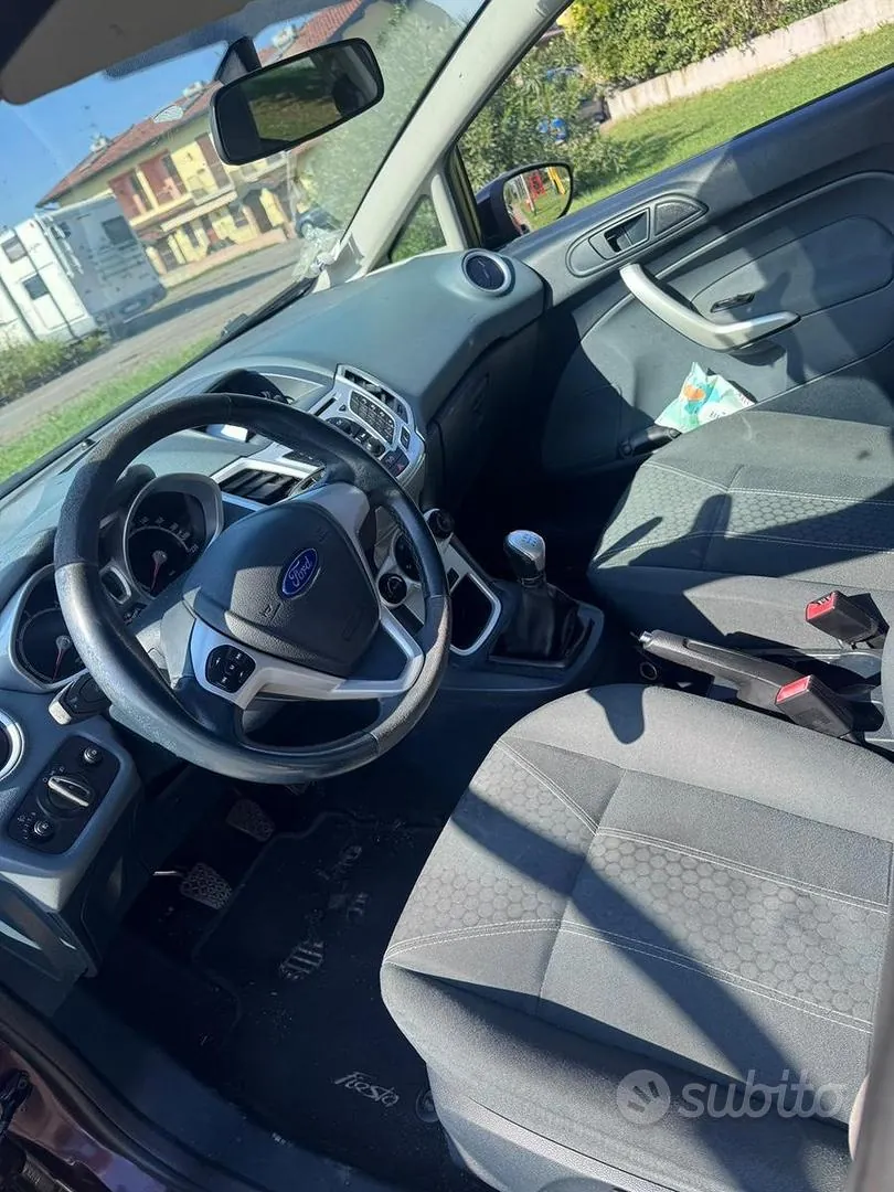 Ford Fiesta 2011 photo 3