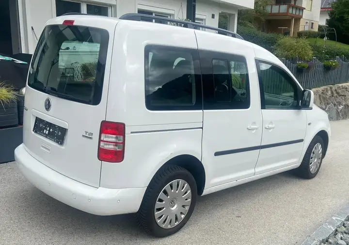 Volkswagen Caddy 2013 photo 2