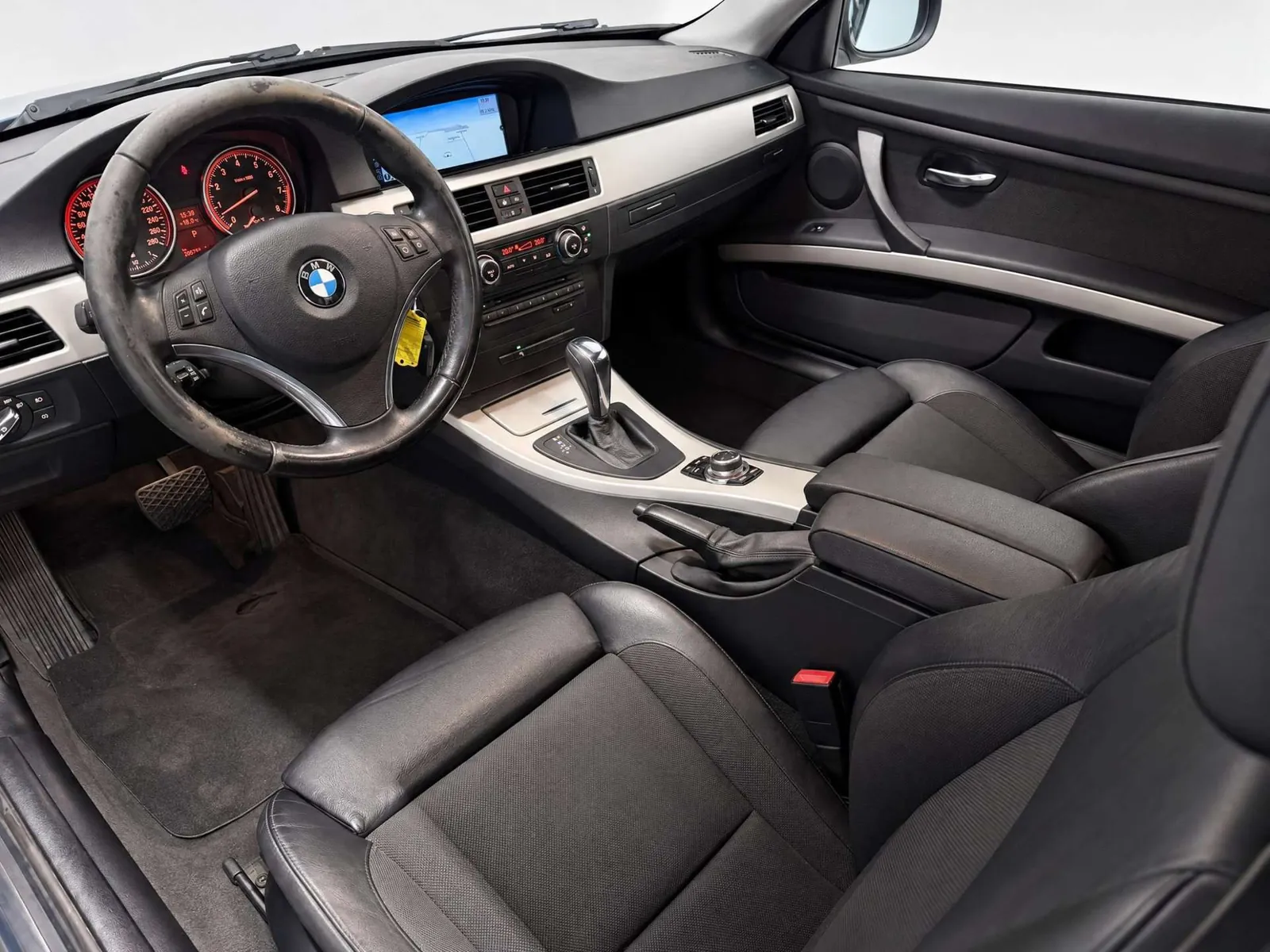BMW 325I 2010 photo 4