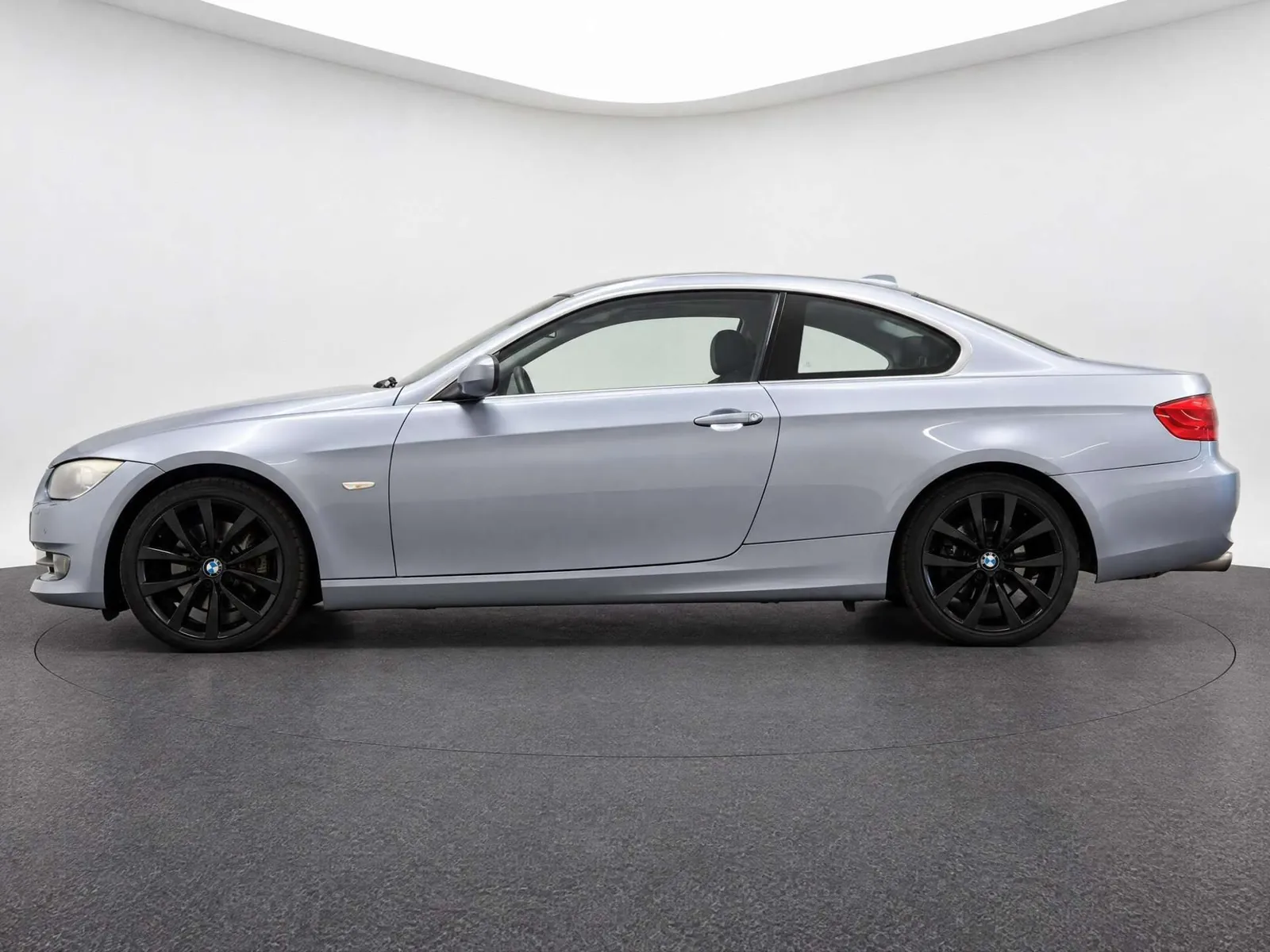 BMW 325I 2010 photo 3