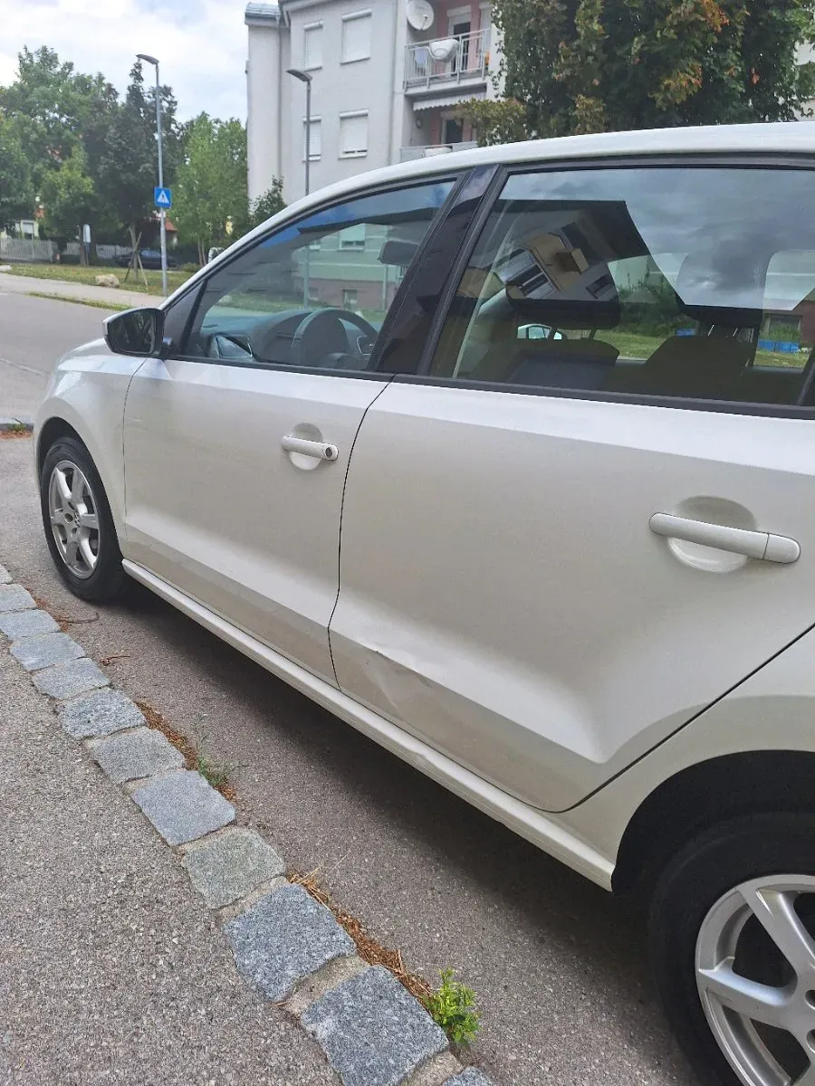 Volkswagen Polo 2011 photo 2