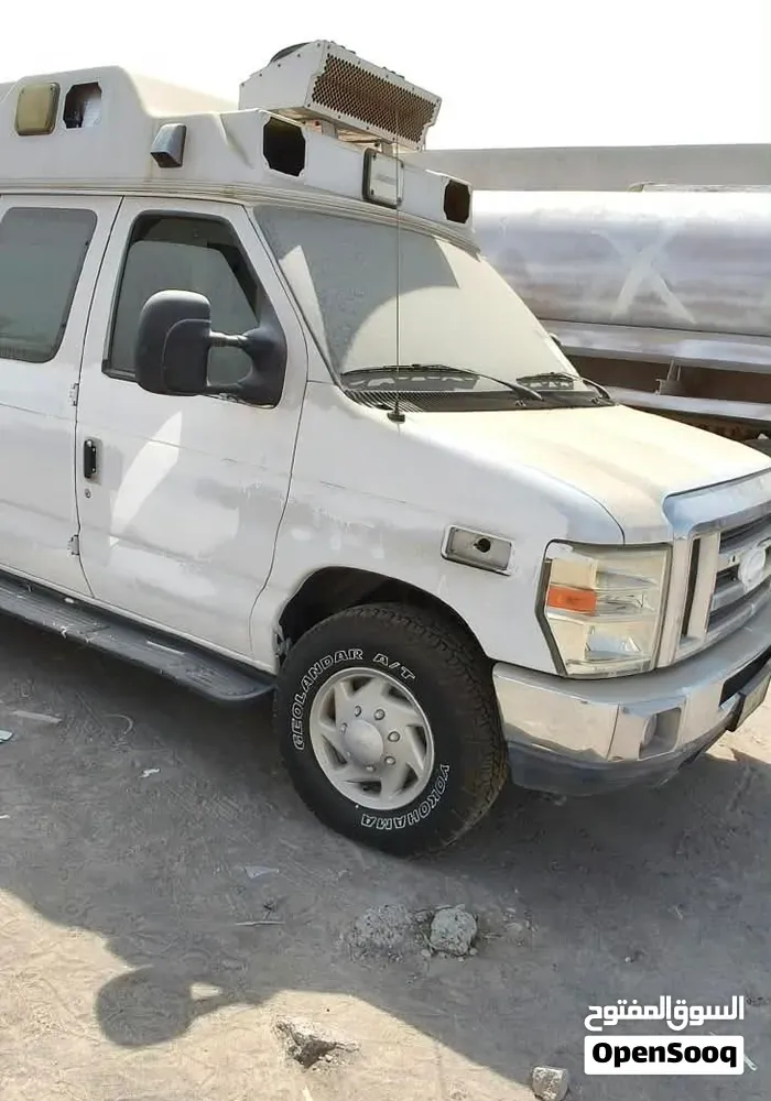 Ford Escort 2013 photo 2