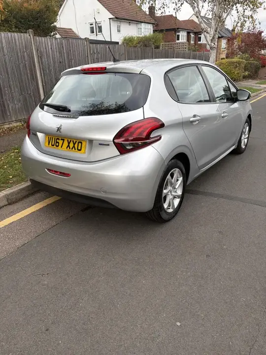Peugeot 208 2017 photo 2